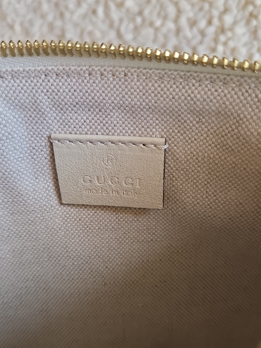 Gucci White Embossed Leather Chain Handle Wristlet - Picture 4 of 9
